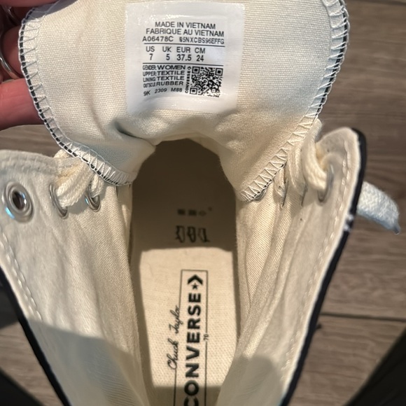 Chuck 70 DeLux Wedge in Black, Size 7 Women’s…Like New Condition…worn once. - Picture 3 of 4